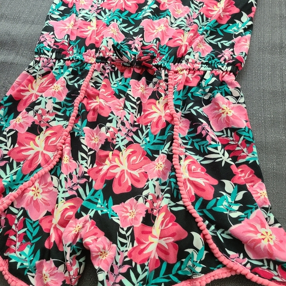 New Girl's Small 6/6X Floral Romper - Picture 4 of 4
